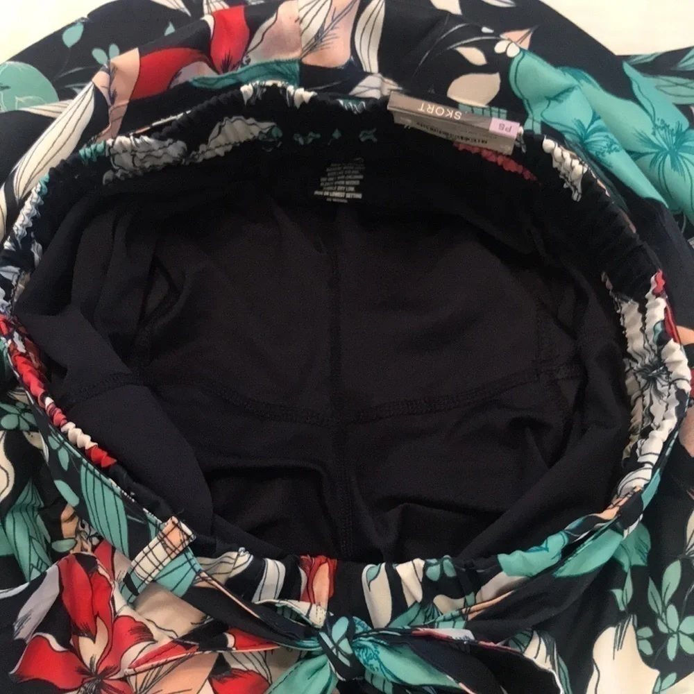 NWT St. John’s Bay Tropical Floral Skort